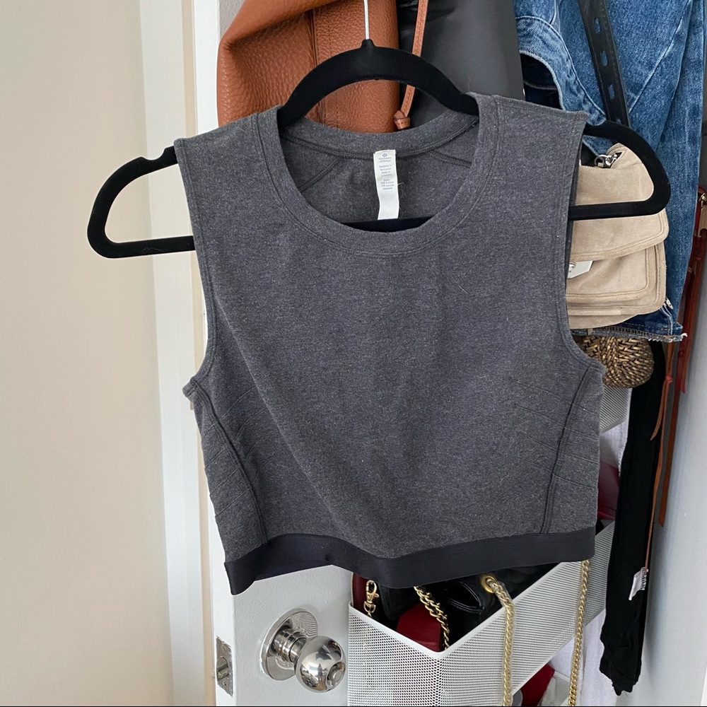 Lululemon cropped grey bra tank